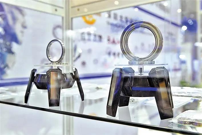 大華軸承 搶抓“互聯(lián)”機遇 產(chǎn)銷逆勢上揚 大華軸承 搶抓“互聯(lián)”機遇 產(chǎn)銷逆勢上揚